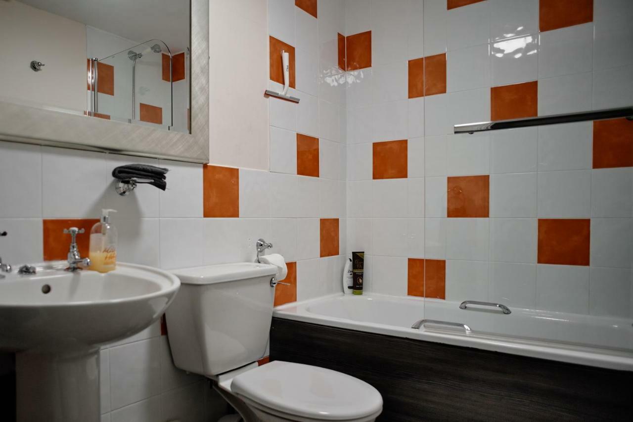 Central Located Two Bedroom Suite بريستول المظهر الخارجي الصورة